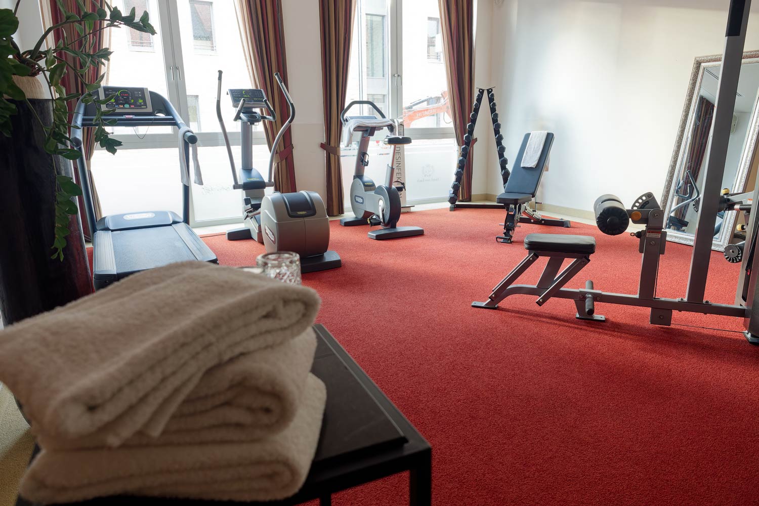 Modernes Gym im Hotel von Euch in Meppen mit Trainingsgeräten