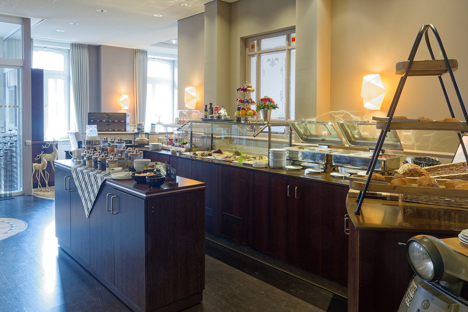 Großes, reichhaltiges Frühstücksbuffet im Hotel von Euch in Meppen mit vielfältiger Auswahl