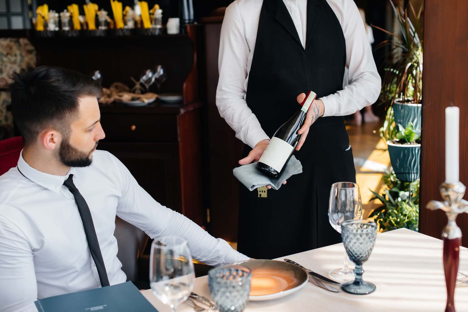 Das Hotel & Restaurant von Euch in Meppen sucht eine Restaurantfachkraft (m/w/d) für Service und Gästebetreuung. Jetzt bewerben!