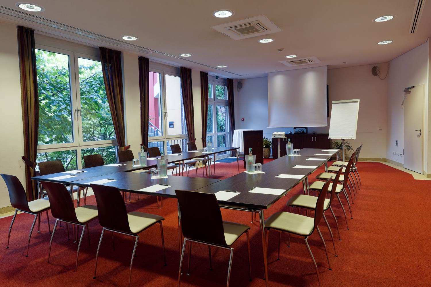 Heller Tagungsraum im Hotel von Euch in Meppen für Meetings und Veranstaltungen